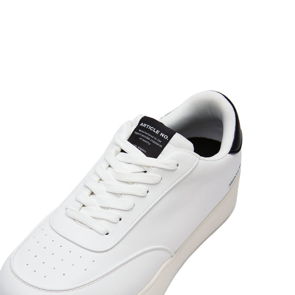 ARTICLE NO. 051X-TR001-23 WHITE/BLACK PLEATHER BURGER TRAINER